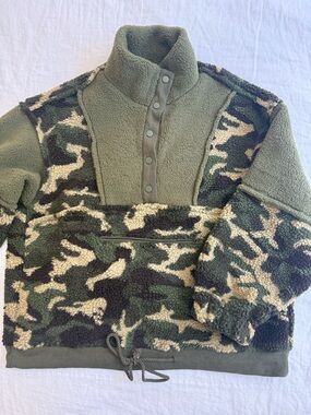 Camouflage Sherpa Pullover Jacket - Olive Green